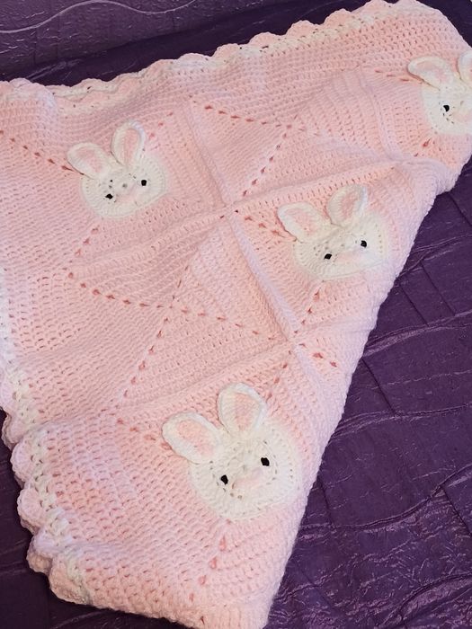 Бебешки комплект-одеалце,  дрънкалка и гушка