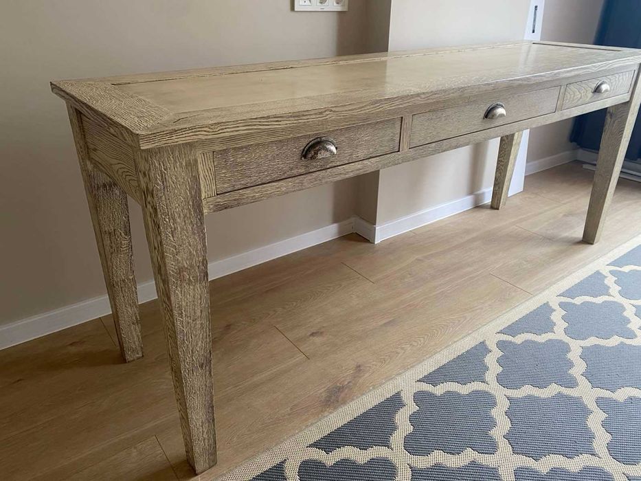 Продавам тоалетка от масивно дърво.