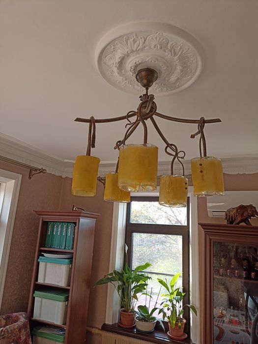 Продам люстру...
