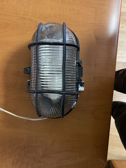 Lampa exterior, cu abajur de  sticla groasa