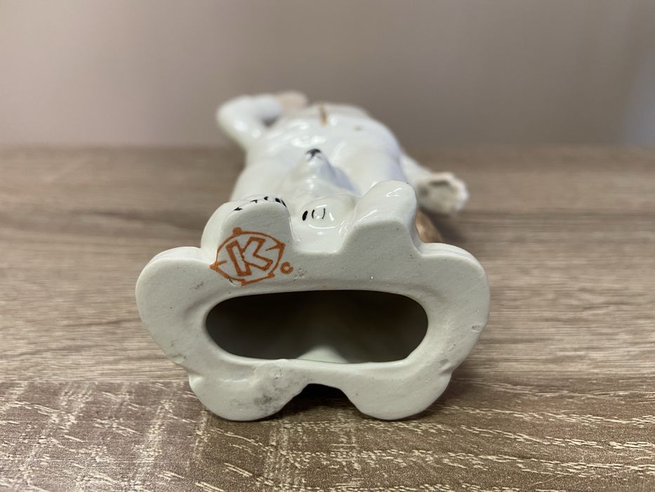 Винтидж порцеланова статуетка „Полярен летец с меченце“, СССР