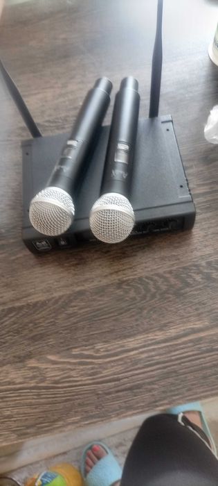 2 безжични микрофона