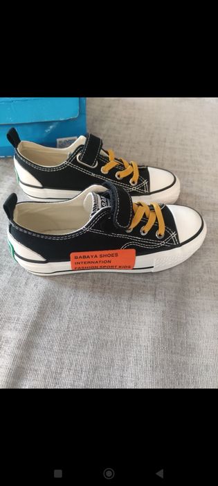 Продам новые детские кеды