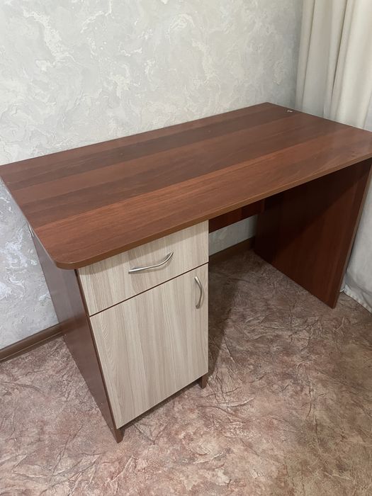 Продам стол письменный