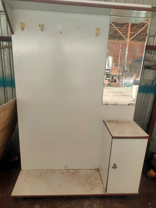 Продам прихожку срочно