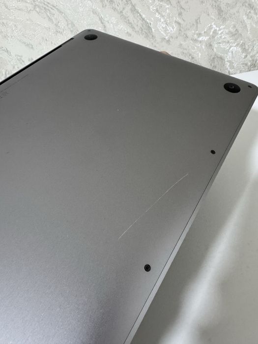 MacBook Pro 13” (2019) – 8 GB / 128 GB |