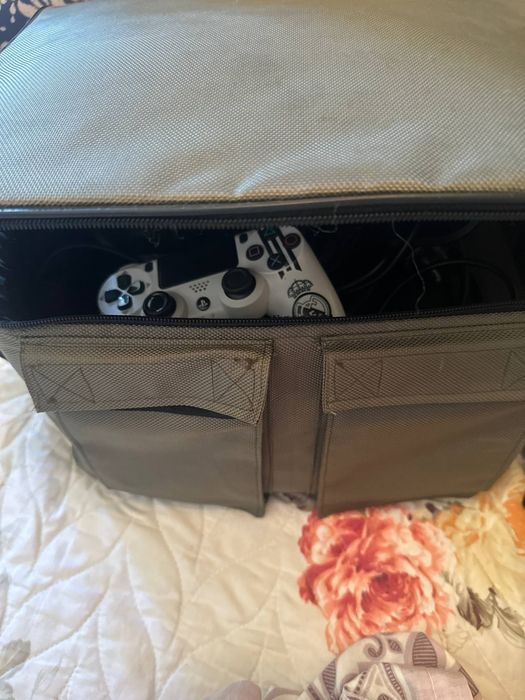 Playstation 4 1 TB sotiladi srochna IDEAL