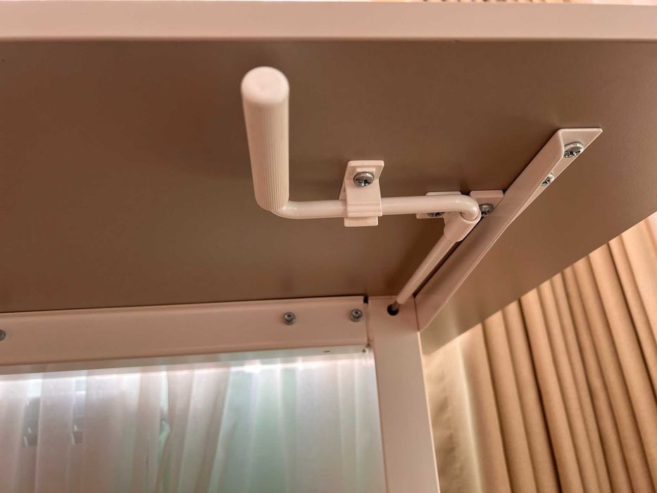 IKEA TROTTEN бюро с регулиране на височината