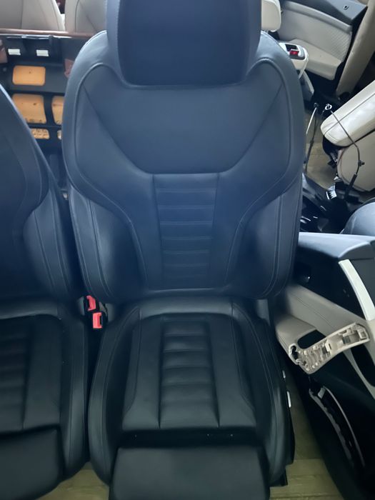 Bmw G01 рекаро салон