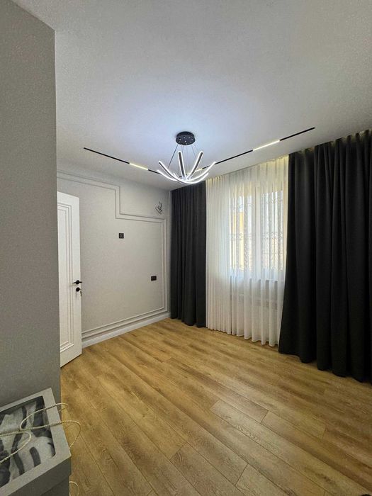 СРОЧНО Продам 4 комн кв-ра ул.Коратош Напротив ТРЦ Самарканд Дарвоза!!