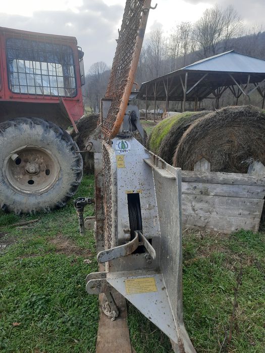 Troliu forestier 8 tone pentru tractor