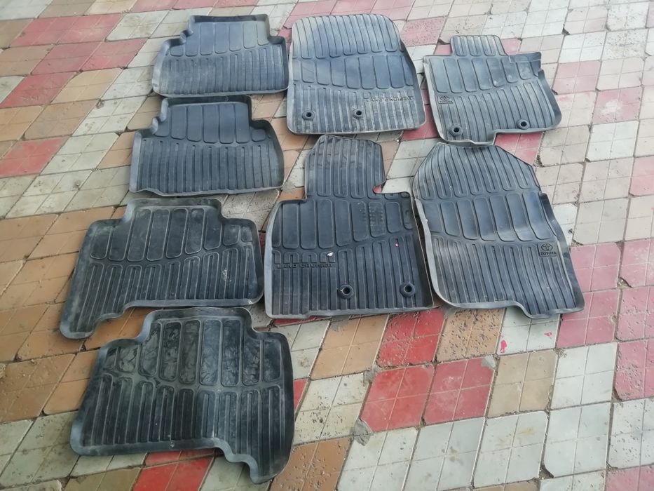 Полик Тойота Ландкрузер 200