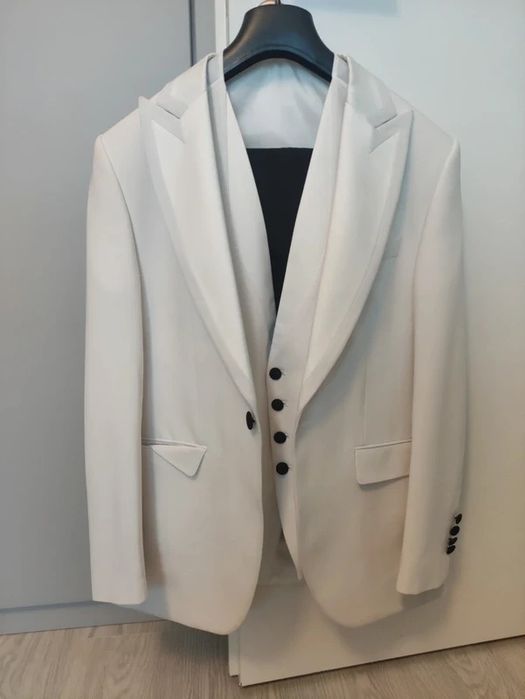 Costum nunta Marecom alb complet cu sacou, vesta, pantaloni,camasa, papion si butoni