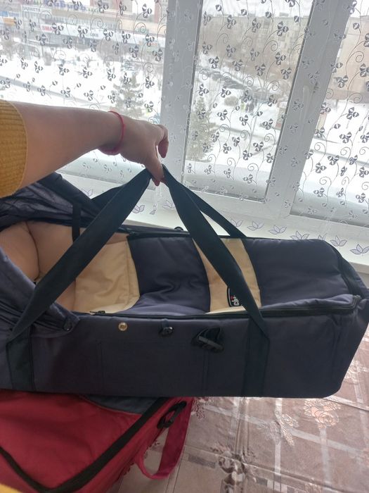 Продам переноски для мальчика и девочки .Каждая 5000 тг.