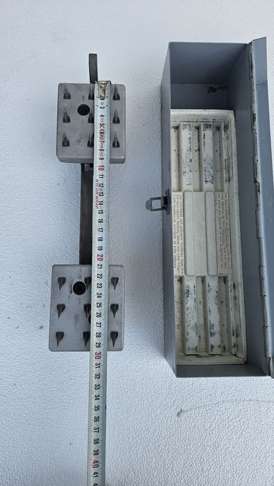 Dispozitiv Profesional pentru Ridicarea Pardoselii Tehnice (Bodenheber / Krallenheber) cu Cutie Originală – Made in Germany
