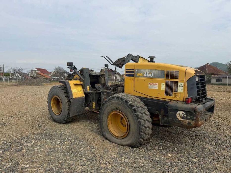 Pompa hidraulica  incarcator frontal Komatsu WA250 piese