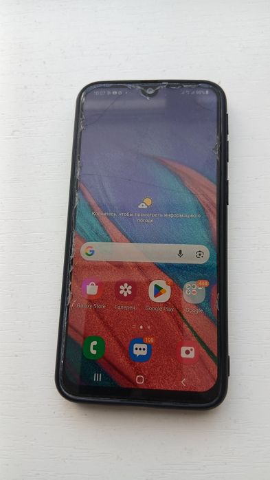 Самсунг а40 в хорошом состояние