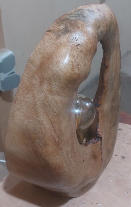 Арт лампа от дърво