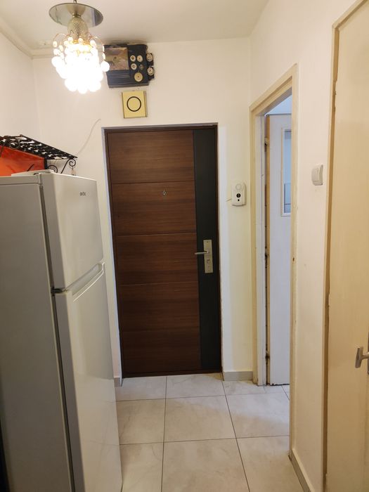 Închiriez apartament 2 camere semidecomandat