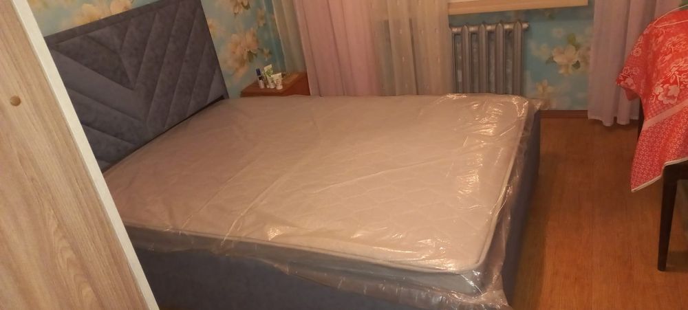 Продам матрас пружинный серого цве