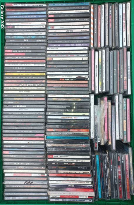 Cd pop rock metal ac/dc,Rhcp,Queen,Bon Jovi,Slayer,Van Halen,Ozzy