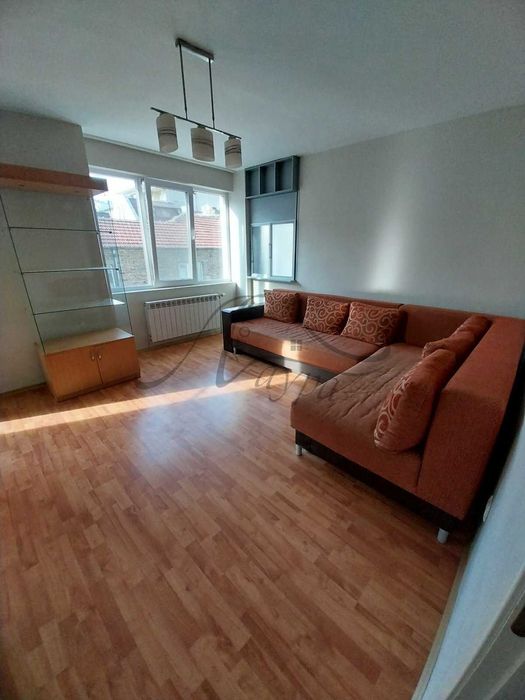 Дава се под наем Двустаен апартамент в Шумен, Център - 76 кв.м за 331.5 € - Снимка #1