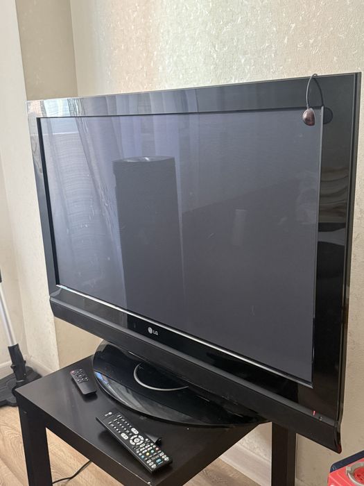 LG Plasma 42” — большой экран, рабочий телевизор»