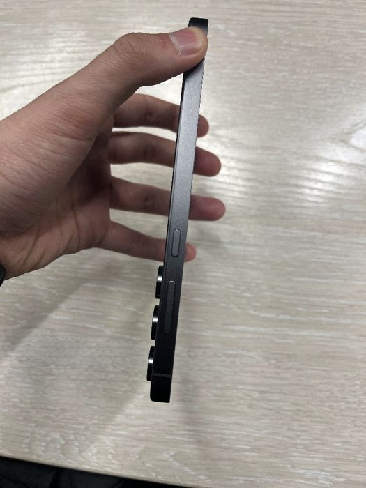 Samsung S24FE в идеальном состоянии.