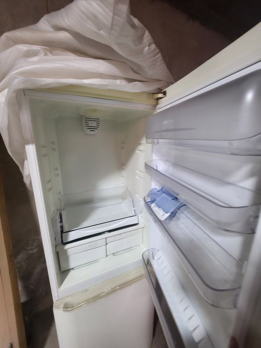 Продам холодильник Ariston