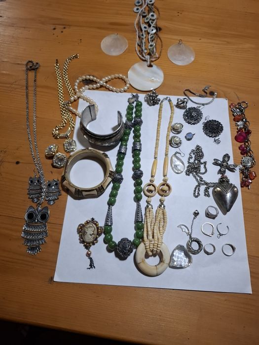 Продавам различни бижута