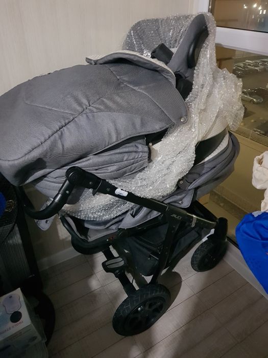 Продам детскую коляску adamex  3в1