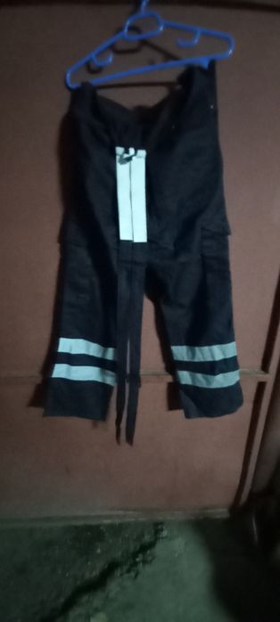 Vestă și pantaloni