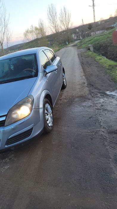 De vanzare Opel astra h an 2005 .