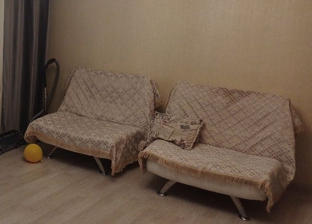 Продаётся диван и 2 кресла.