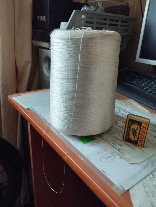 Нитка на бобине,тонкая.