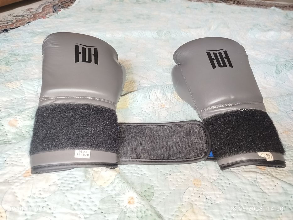 Продается перчатки Hukh торг есть