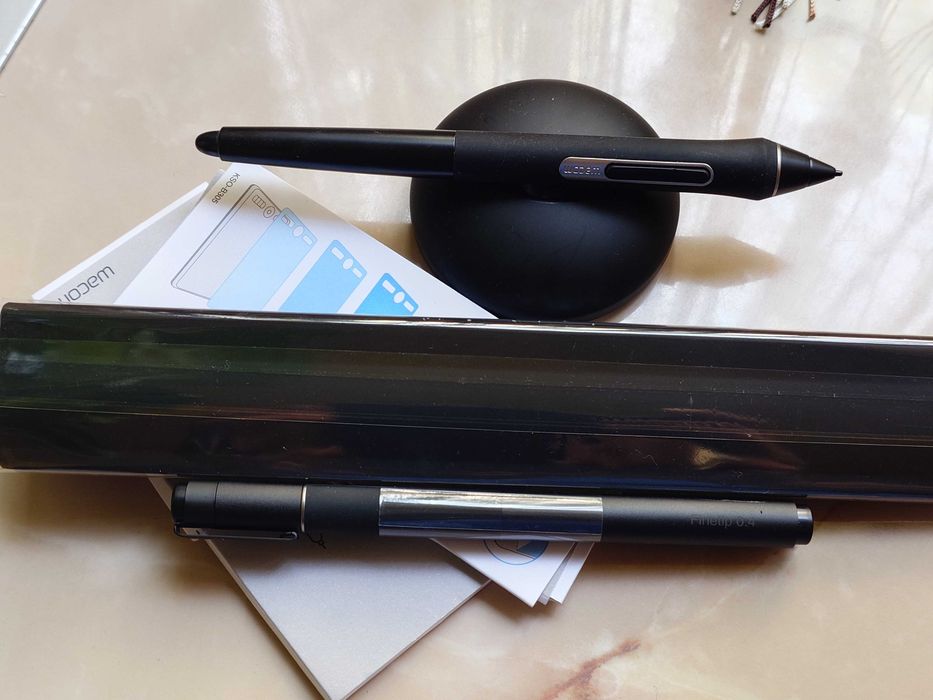 Tabletă grafică Wacom Intuos Pro Paper Edition – Pachet complet, foarte întreținută