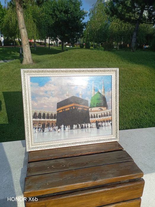 Картина из страз покрыта акриловым лаком. Под стеклом. П