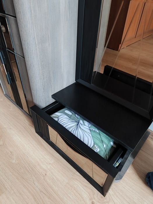 Комод с зеркалом