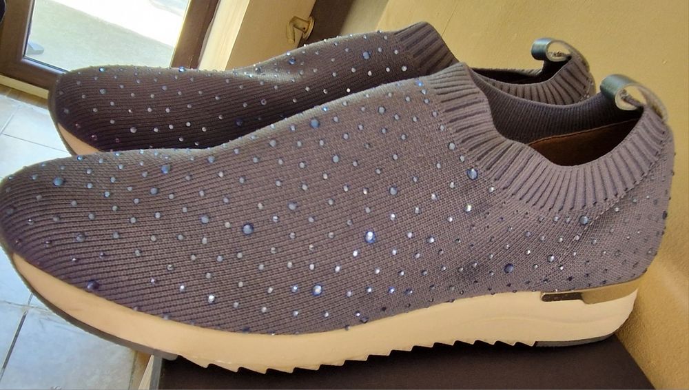 Pantofi slip-on cu strasuri