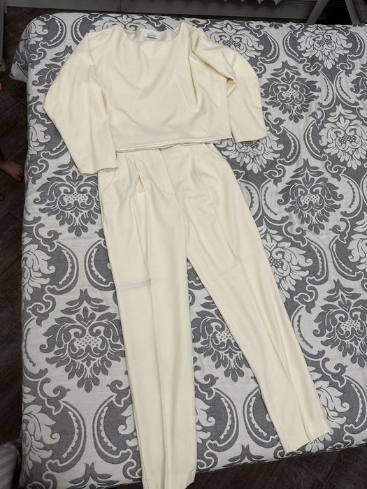 Продам брючные костюмы