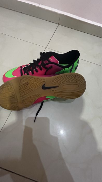 Футболни обувки за зала