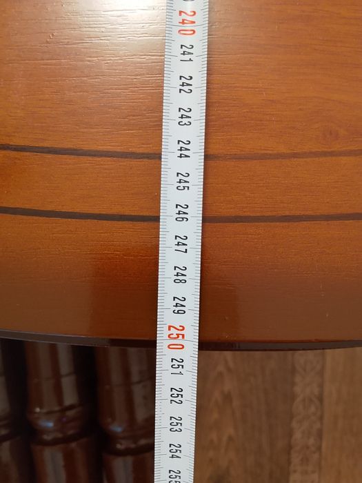 Стол. Обеденный. Прочный