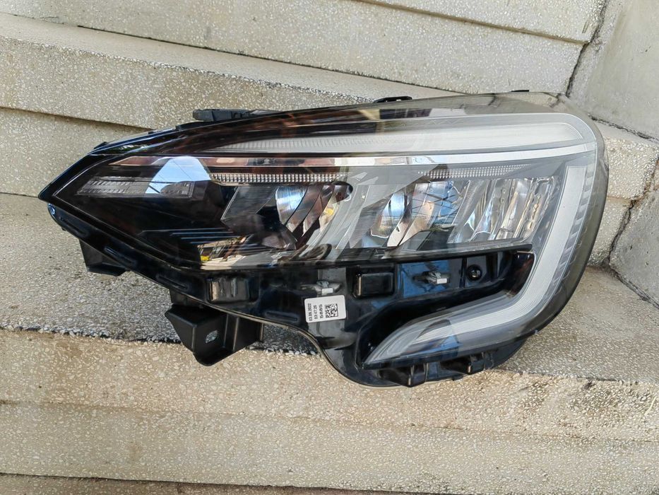 Фар Renault Clio 5 LED 19-23г. Ляв / Фар Рено Клио 5 Оригинален