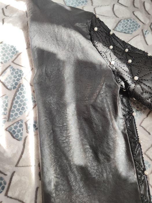 Кожено яке с перли