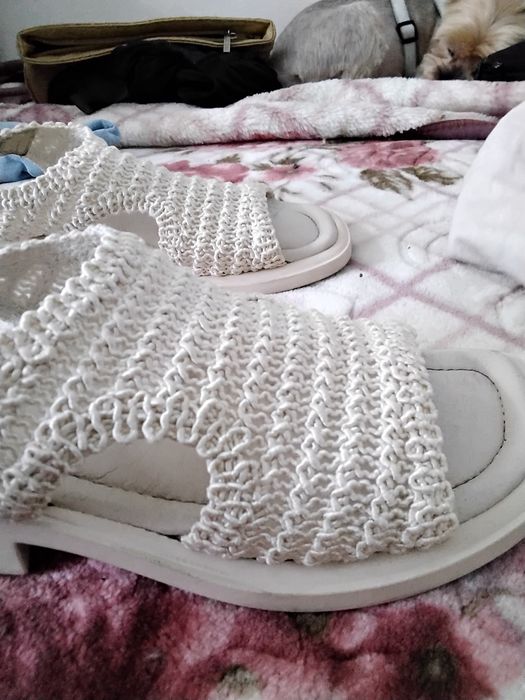 Sandale elegante și comode