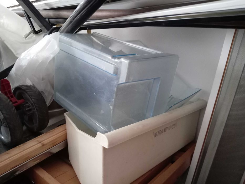 Rafturi-sertare frigider