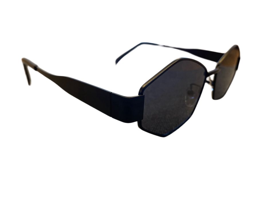 Очила с кутия, платнено джобче + микрофибърна кърпичка.