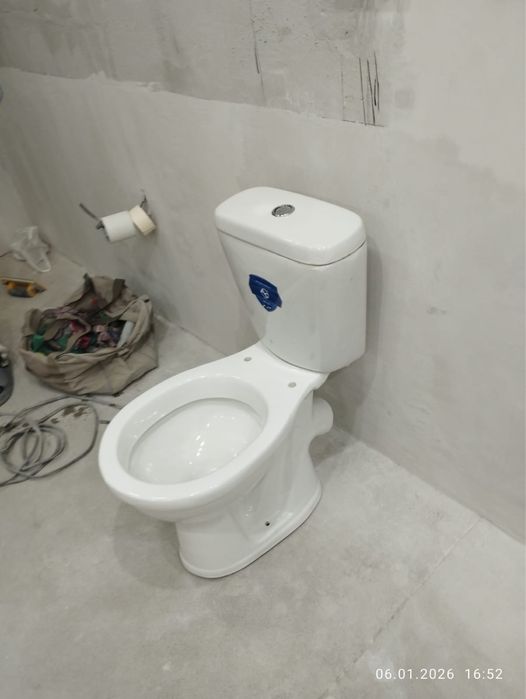 Униаз Б/У белого цвета