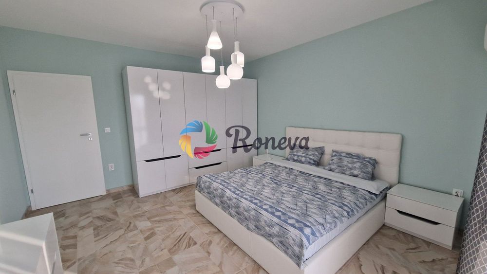 Дава се под наем Тристаен апартамент в Варна, Център - 125 кв.м за 1495.83 € - Снимка #4